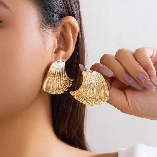 WIND WAVE SHELL EARRINGS