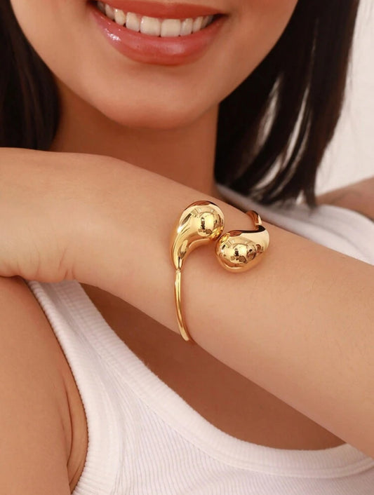 Zuri Z1029 Stainless Steel Gold Hollow Smooth Water Drop Bracelet, Spring Line Gold Comma Open Bracelet, Titanium Steel, Not Easy To Fade, Electroplated 18k.